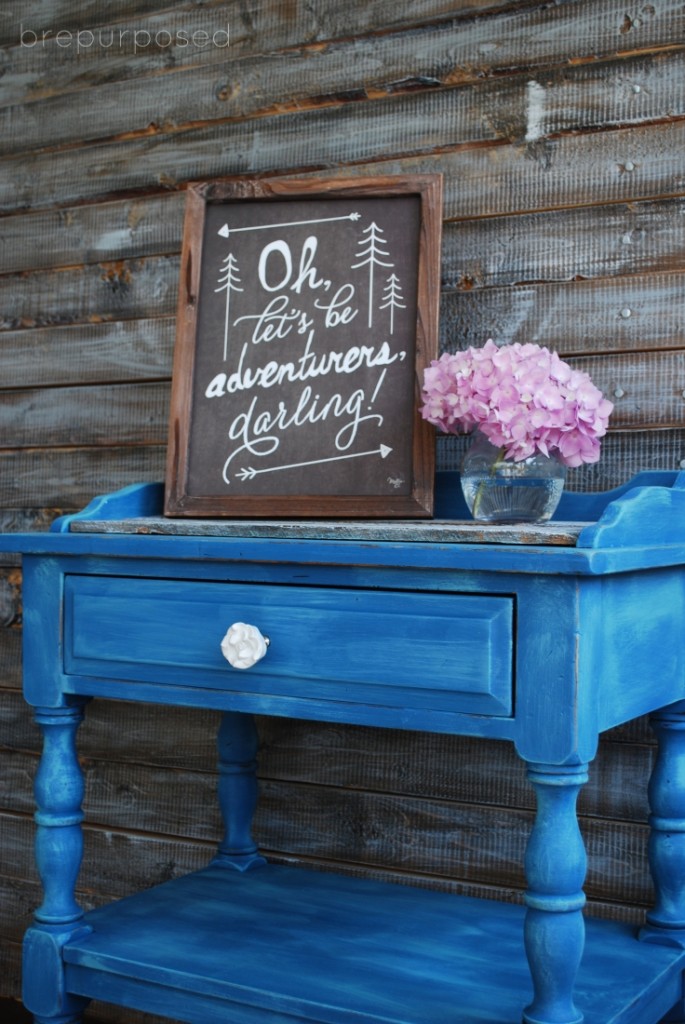 Table Transformation with Custom Blue Annie Sloan Chalk Paint. Great tips for mixing paint and achieving a faux distressed look. The before and after are quite dramatic!