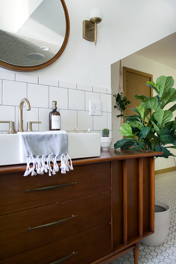 faux fiddle leaf fig in the bathroom