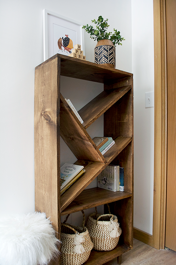 Diy Bookcase With Angled Shelves, Tilted Shelf Bookcase