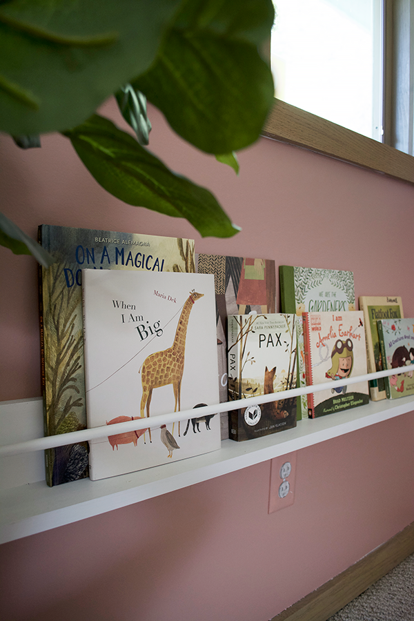 DIY Wall Book Holder in Kids Room